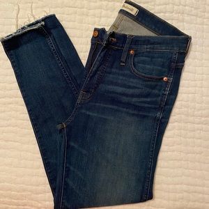 Like-New Madewell 9” High Rise Skinny Jeans Rawhem